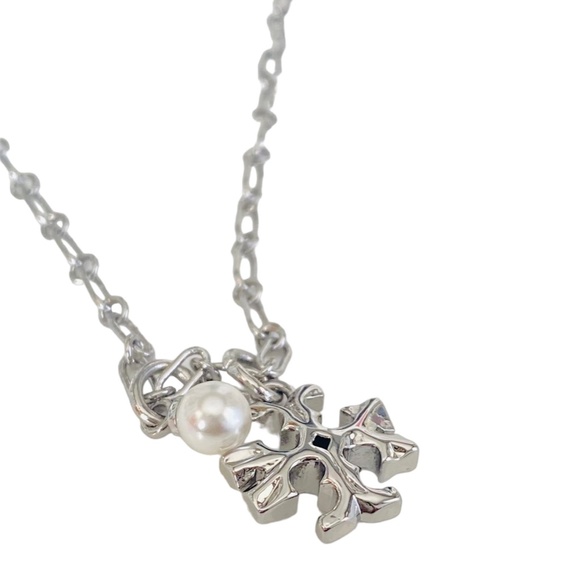 Auth NEW Tory Burch SILVER Thin ROXANNE Glass Pearl & Logo Pendant Necklace $175 - Picture 3 of 6